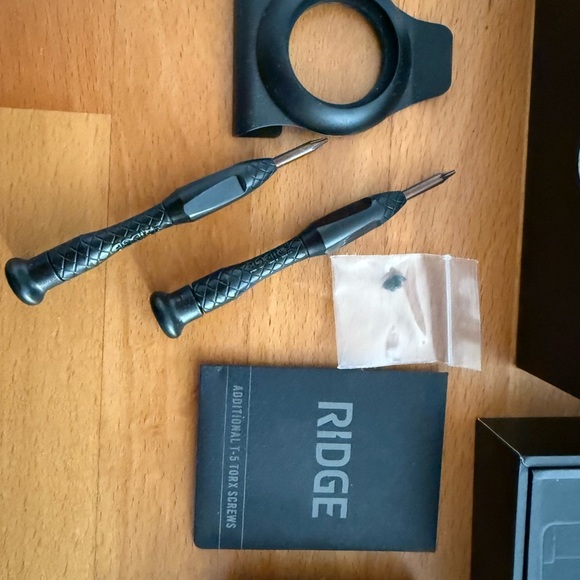 The Ridge Wallet w/ Apple AirTag Money Clip Accessory - Polar White NWOT - Picture 11 of 12